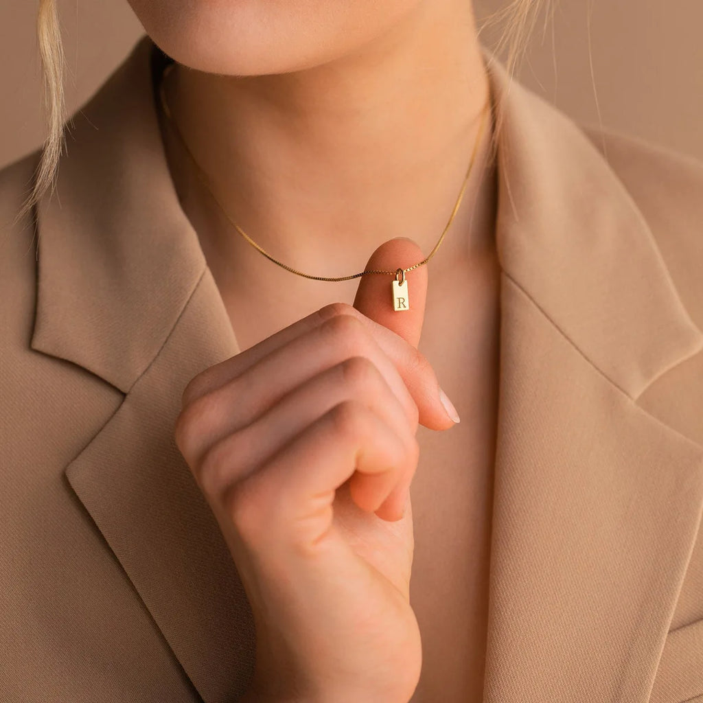 Collier Initiale Lettre Plaqué Or – Acier Inoxydable Gravé, Pendentif Carré, 26 Lettres Disponibles