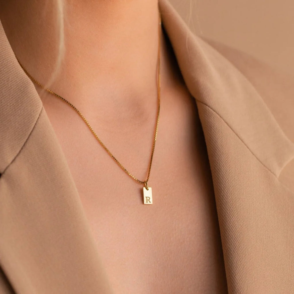 Collier Initiale Lettre Plaqué Or – Acier Inoxydable Gravé, Pendentif Carré, 26 Lettres Disponibles